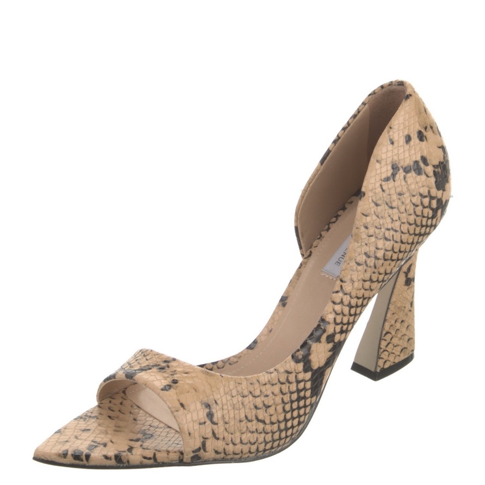 Sak Fifth Avenue D’orsay Pumps